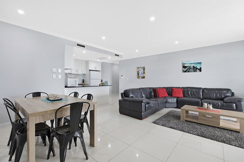 Lakeside Waterfront Apartment The Entrance - Tourism Hervey Bay 5