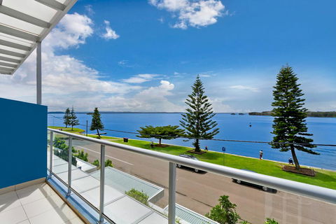 Lakeside Waterfront Apartment The Entrance - Tourism Hervey Bay 33
