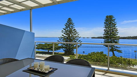 Lakeside Waterfront Apartment The Entrance - Tourism Hervey Bay 0