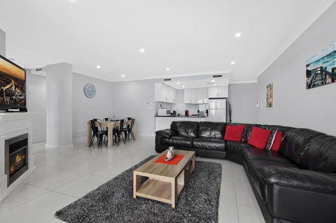 Lakeside Waterfront Apartment The Entrance - Tourism Hervey Bay 4
