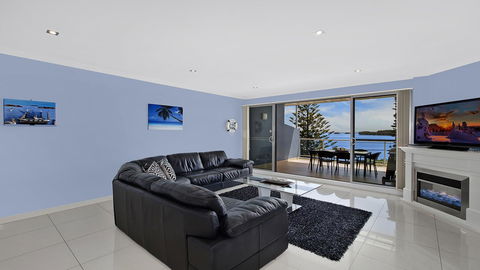 Lakeside Waterfront Apartment The Entrance - Tourism Hervey Bay 6
