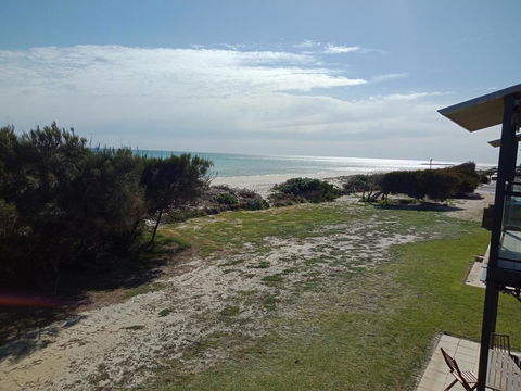 Blissful Beachfront Beachouse - Hervey Bay Accommodation 22