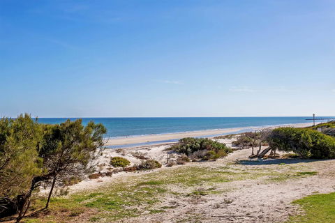 Blissful Beachfront Beachouse - Hervey Bay Accommodation 1