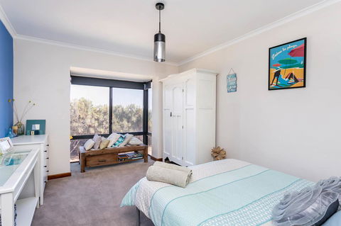 Blissful Beachfront Beachouse - Hervey Bay Accommodation 10