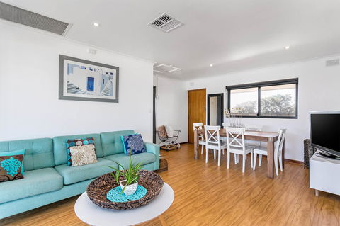Blissful Beachfront Beachouse - Hervey Bay Accommodation 5