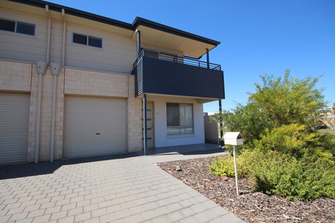 Wallaroo Marina Apartments - Tourism Hervey Bay 32