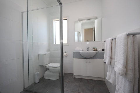 Wallaroo Marina Apartments - Tourism Hervey Bay 29