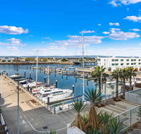 Port Adelaide Executive Waterfront Apartment - Hervey Bay Accommodation
