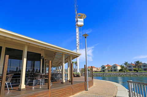 Marina Hotel - Tourism Hervey Bay 36
