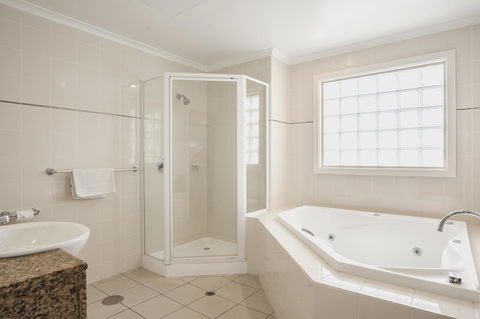 Marina Hotel - Tourism Hervey Bay 2