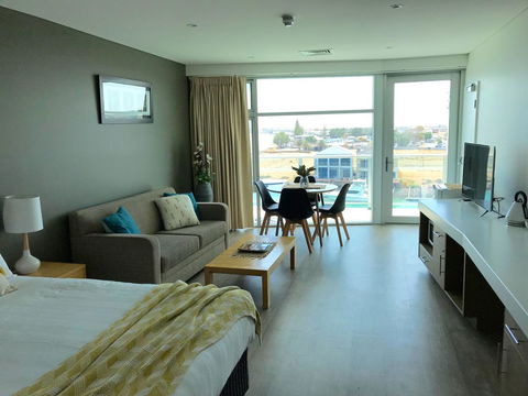 Ocean View Luxury Apartment & Suite - Hervey Bay Accommodation 24
