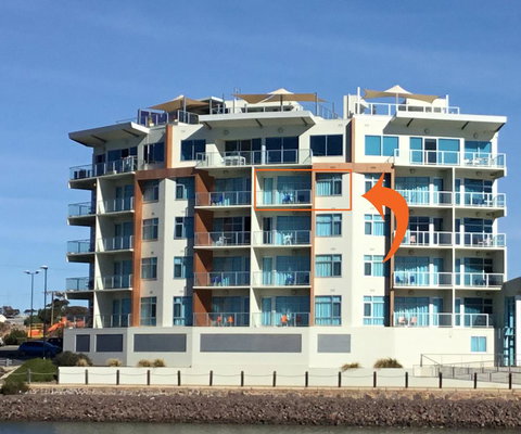 Wallaroo Marina Waterfront Luxe Apartment - Tourism Hervey Bay 0
