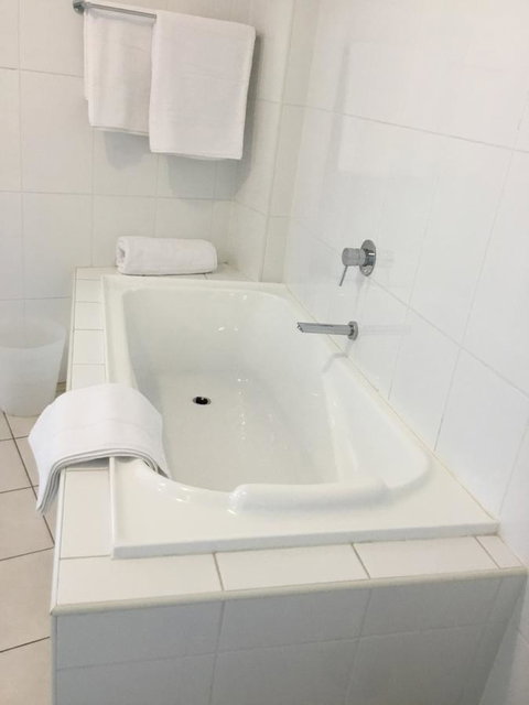 Wallaroo Marina Waterfront Luxe Apartment - Tourism Hervey Bay 20