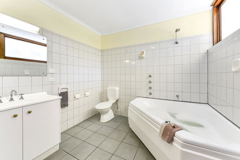 William Macintosh Motor Lodge - Hervey Bay Accommodation 35
