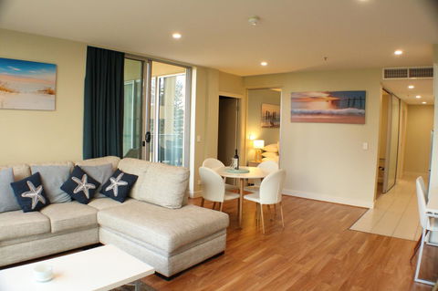 Beachside Luxury Apartments One & Two Bedroom In Beachfront Oaks Pier Building - Hervey Bay Accommodation 4