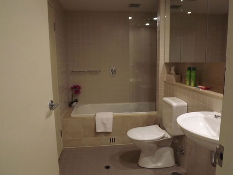 Beachside Luxury Apartments One & Two Bedroom In Beachfront Oaks Pier Building - Hervey Bay Accommodation 1