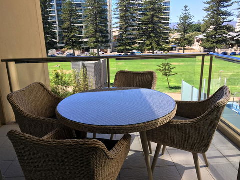 Beachside Luxury Apartments One & Two Bedroom In Beachfront Oaks Pier Building - Hervey Bay Accommodation 25