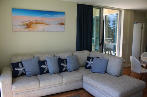 Beachside Luxury Apartments One & Two Bedroom In Beachfront Oaks Pier Building - Hervey Bay Accommodation 11