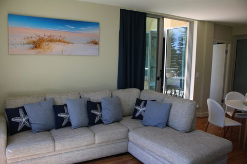 Beachside Luxury Apartments One & Two Bedroom In Beachfront Oaks Pier Building - Hervey Bay Accommodation 12