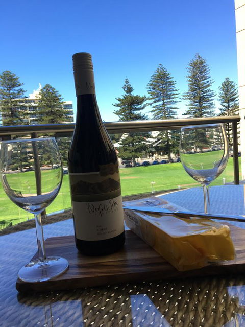 Beachside Luxury Apartments One & Two Bedroom In Beachfront Oaks Pier Building - Hervey Bay Accommodation 15