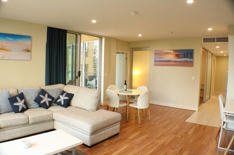 Beachside Luxury Apartments One & Two Bedroom In Beachfront Oaks Pier Building - Hervey Bay Accommodation 5