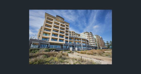 Beachside Luxury Apartments One & Two Bedroom In Beachfront Oaks Pier Building - Hervey Bay Accommodation 2