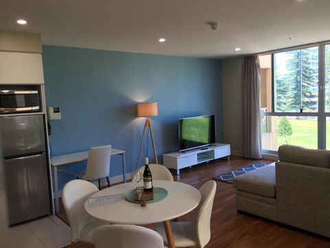 Beachside Luxury Apartments One & Two Bedroom In Beachfront Oaks Pier Building - Hervey Bay Accommodation 19