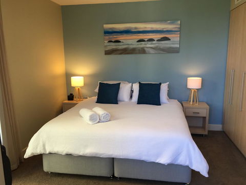Beachside Luxury Apartments One & Two Bedroom In Beachfront Oaks Pier Building - Hervey Bay Accommodation 22