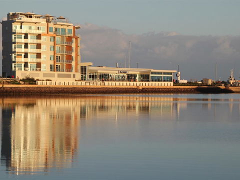 Wallaroo Marina Luxury Apartment - Tourism Hervey Bay 3