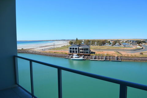 Wallaroo Marina Luxury Apartment - Tourism Hervey Bay 6