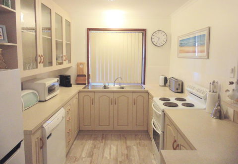 Baronet B & B - Tourism Hervey Bay 8
