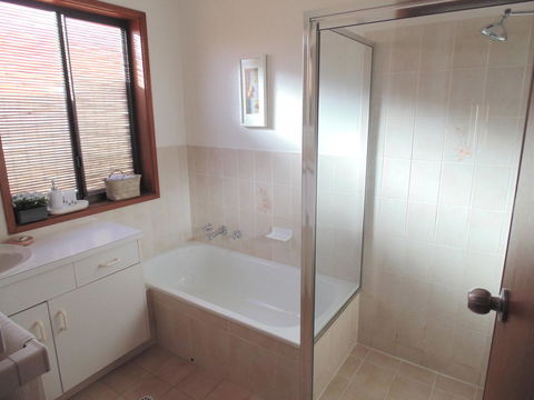 Baronet B & B - Tourism Hervey Bay 13
