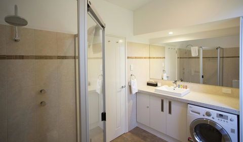 Barossa Pavilions & Glasshouse - Hervey Bay Accommodation 12