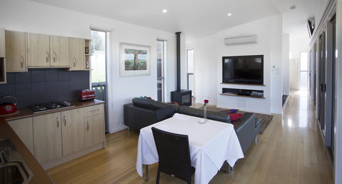 Barossa Pavilions & Glasshouse - Hervey Bay Accommodation 6