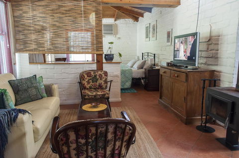 Trevalia Accommodation - Tourism Hervey Bay 1