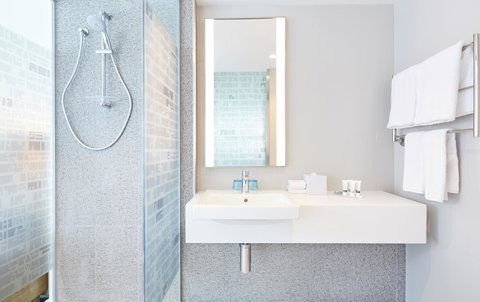 Holiday Inn Express Adelaide City Centre, An IHG Hotel - Hervey Bay Accommodation 4