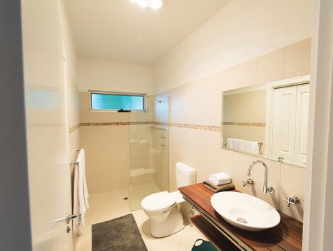 S T U D I O 22 Peaceful Retreat With Garden Views - Tourism Hervey Bay 6