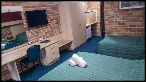Windsor Terrace Motel - Tourism Hervey Bay 4
