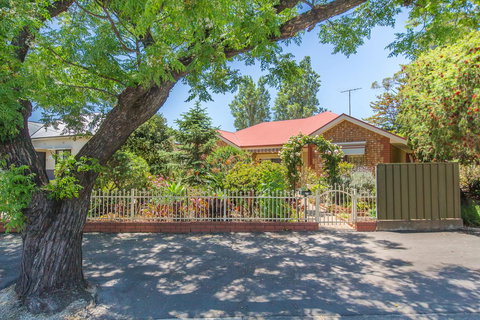 Tanunda\'s Magpie House - Hervey Bay Accommodation 23
