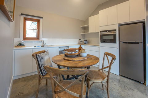 Lucy's Cottage - Tourism Hervey Bay 10