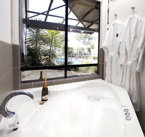 Majestic Oasis Apartments - Hervey Bay Accommodation 9