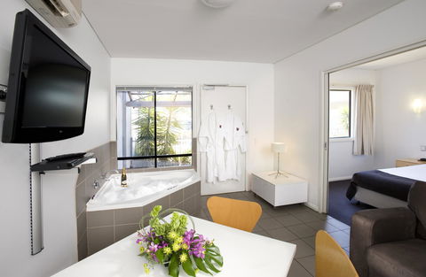 Majestic Oasis Apartments - Hervey Bay Accommodation 14