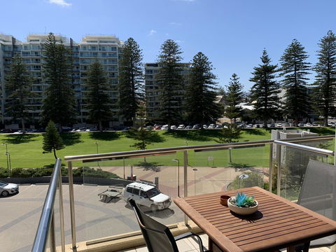 Luxury Beachside Accomodation - Tourism Hervey Bay 0