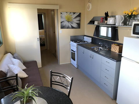 Rocks Retreat Cabin - Dolphin - Hervey Bay Accommodation 6