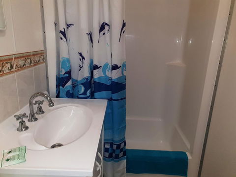 Rocks Retreat Cabin - Dolphin - Hervey Bay Accommodation 9