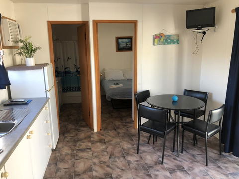 Rocks Retreat Cabin - Dolphin - Hervey Bay Accommodation 4