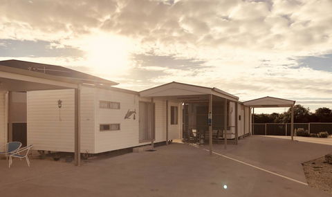 Rocks Retreat Cabin - Dolphin - Hervey Bay Accommodation 2