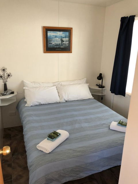 Rocks Retreat Cabin - Dolphin - Hervey Bay Accommodation 5