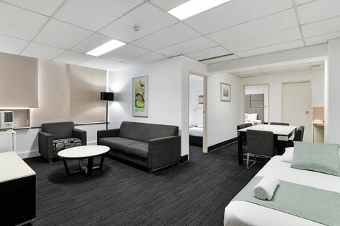 Cosmo On Bank - Hervey Bay Accommodation 5