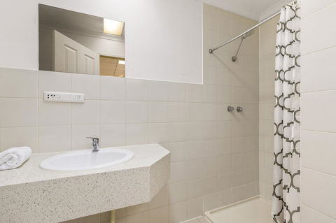 Cosmo On Bank - Hervey Bay Accommodation 13